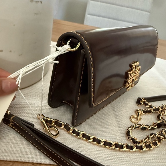 New TORY BURCH BRITTEN PATENT CHAIN WALLET W. WRISTLET timporlano color - Picture 5 of 13